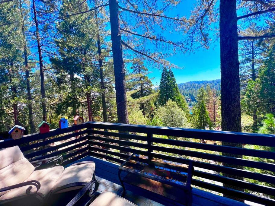 Glimmer Chalet Treetop A-Frame Cabin Lake View Lake Arrowhead Exterior photo