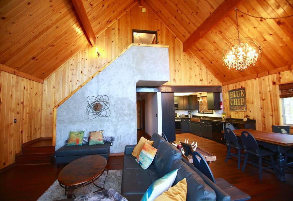 Glimmer Chalet Treetop A-Frame Cabin Lake View Lake Arrowhead Exterior photo